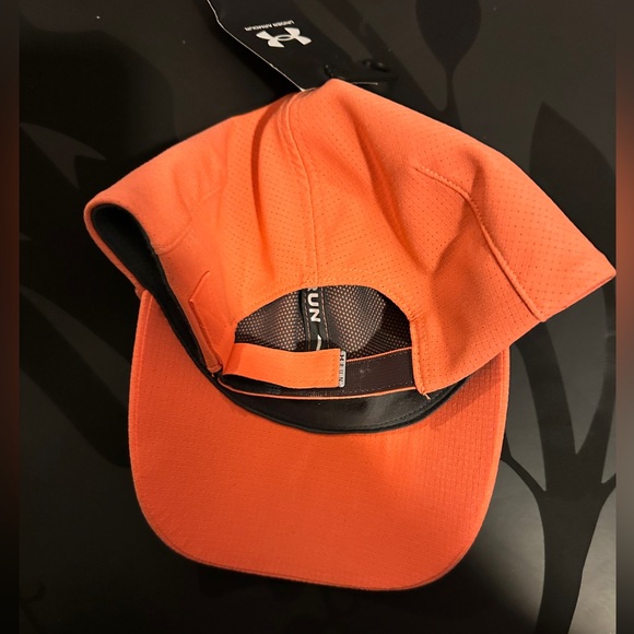 NWT Under Armour Running Hat - Picture 4 of 4